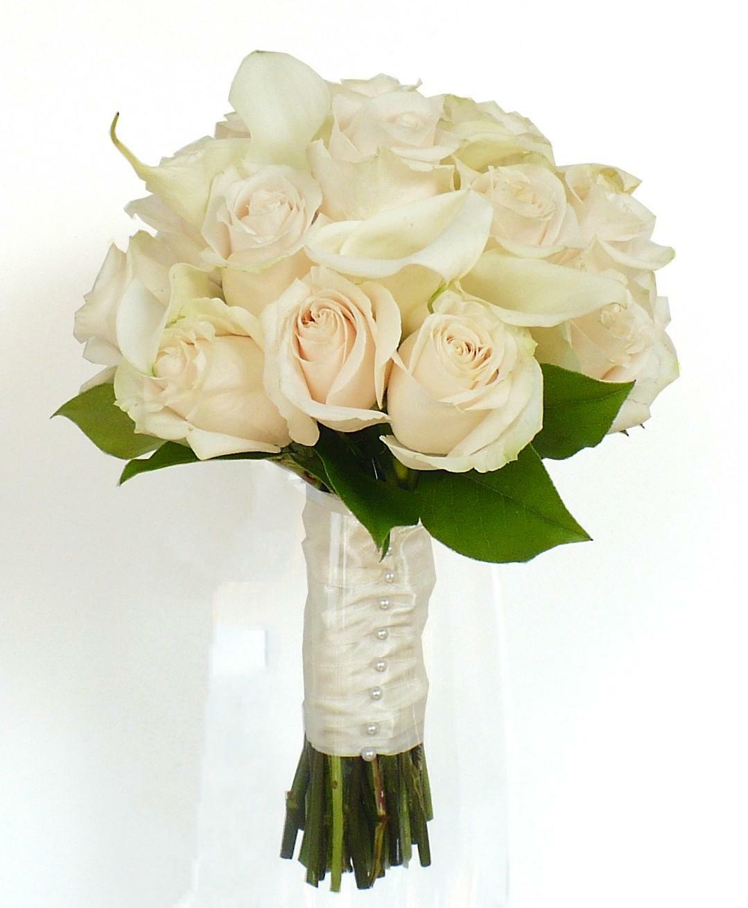 Caring For A White Rose Bouquet Image