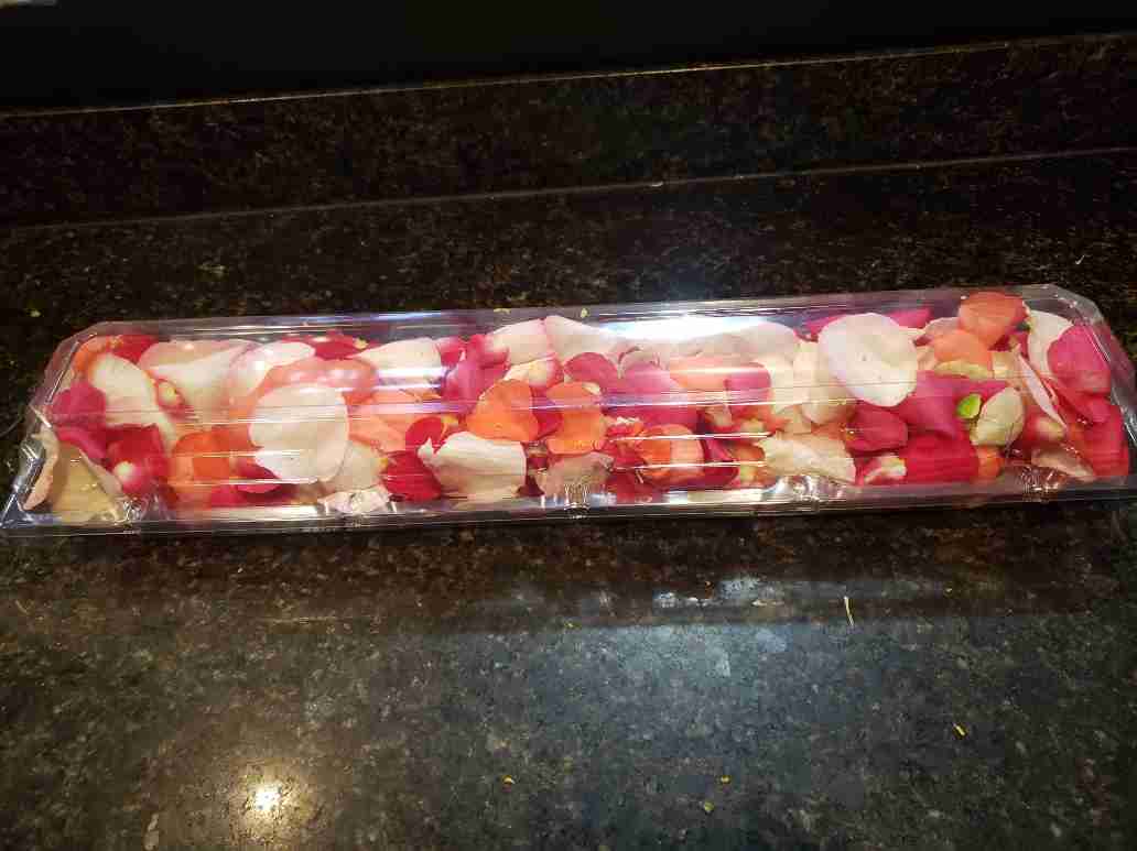 bigboxofrosepetals